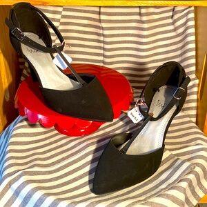 #7 IMPO Buckled Heel - Black w/Metal (finish Is partly flaked off on metal)